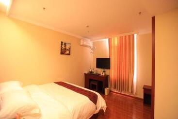 בית מלון כפרי Greentree Inn Liaoning Dalian Railway Station South Shengli Square Express