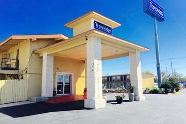 فندق Travelodge By Wyndham New Braunfels