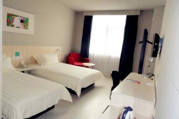 בית מלון כפרי Jinjiang Inn Guiyang North Baoshan Road