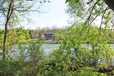 Bed and Breakfast Lily's House On The 12