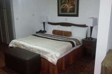 ホテル Golden Tulip Essential Kimbima Freetown