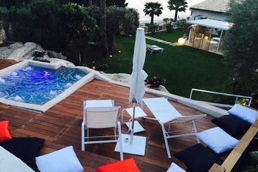 簡易ホテル Calapetra Resort