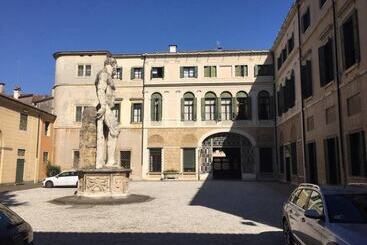 Hôtel Palazzo Mantua Benavides Suites & Apartments