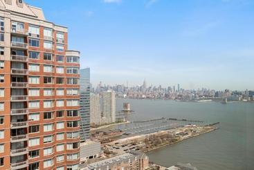 آپارتمانهای توریستها Ohm Home Suites At Newport