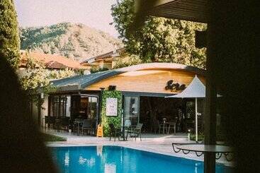 هتل آپارتمان Vira Apart Suites