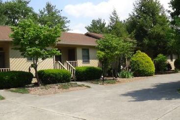 호텔 Baneberry Golf And Resort