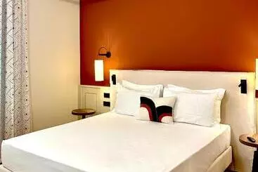 Hotel Maximilian Suites