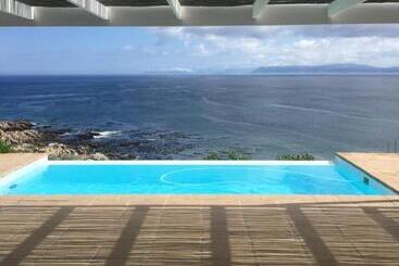 관광객 아파트 La Petite Baleine Oceanfront Luxury Villa