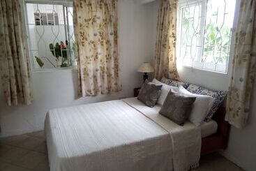 پانسیون Chez Lorna 3 Nights Or Plus