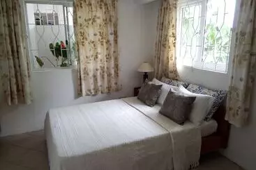 پانسیون Chez Lorna 3 Nights Or Plus