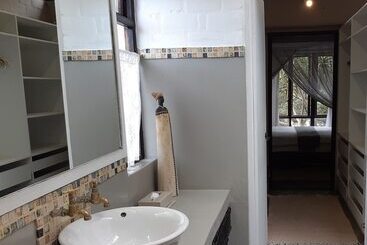 פנסיון Hornbill House