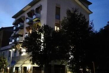 호텔 Albergo Marenghi