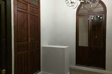 Nwt Paradise Urban Hostel