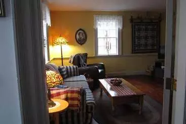 Grand Oak Manor Bed And Breakfast