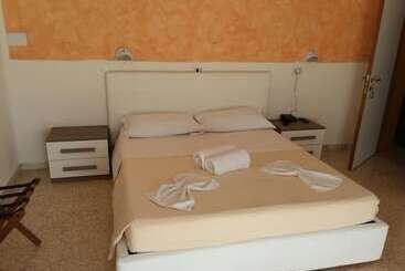 בית מלון כפרי Ristorante Chiar Di Luna