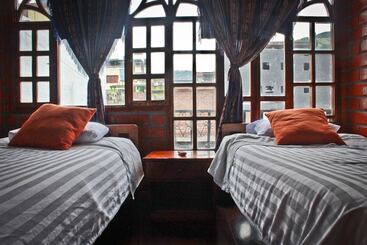 هتل Erupcion Backpackers Hostel