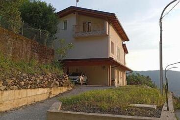 Aamiaismajoitus (B&B) La Dimora Dei Due Laghi