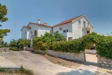 ベッドアンドブレックファースト Pansion Belvedere