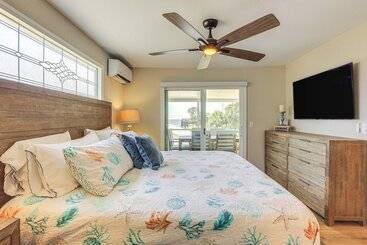 بيت ريفى Canal Front Horseshoe Beach Home W/ Private Dock!