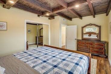 별장 Del Rey Oaks Vacation Home W/ Mini Golf Course!