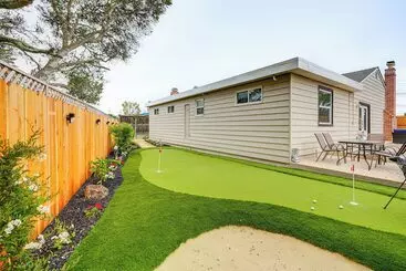 Mökkimajoitus Del Rey Oaks Vacation Home W/ Mini Golf Course!