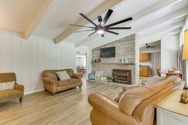 Dom wiejski Expansive Florence Home ~ 6 Mi To Downtown!