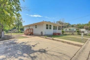 Gîte Rural Modern Seguin Home: Steps To Trails & Park West!