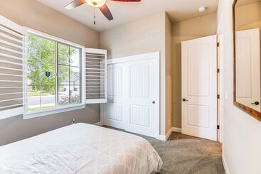 کلبه Private Redding Home W/ Pool & Mountain Views