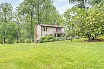 Suches Creekside Cottage W/ Deck & Bbq Grill!