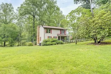 Suches Creekside Cottage W/ Deck & Bbq Grill!