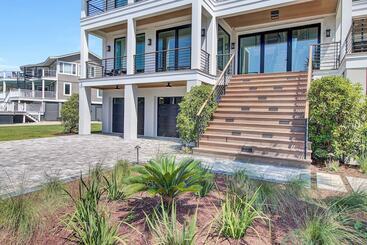 کلبه 3 47th Avenue By Avantstay Oceanfront + Private Pool + View