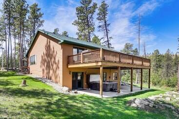 Vakantiehuisje Lead Home In The Mountains W/ Hot Tub + Views!