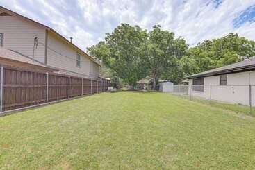 Gîte Rural Riverfront Granbury Home W/ Patios & Boat Dock!