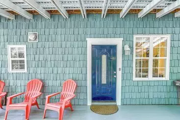 Mökkimajoitus Secluded Vacation Rental Bordering Creek!