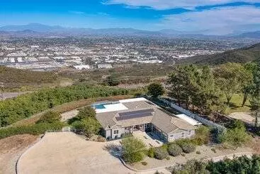 Mökkimajoitus Summit Ranch By Avantstay Infinity Pool + Views