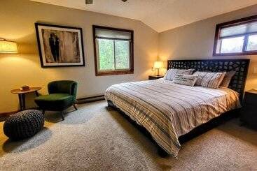 Vidéki Ház Waterside Haven By Avantstay Lakefront, Hot Tub, Game Room, Fire Pit