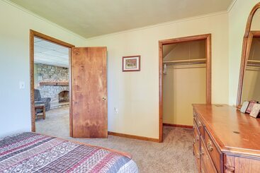 Сельский дом Wellsboro Farmhouse W/ Grill & Fire Pit!