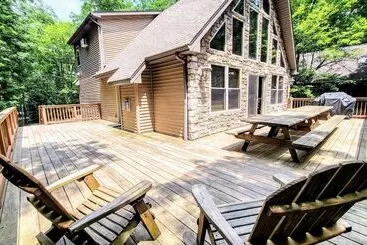 コテージ Woodland Oasis By Avantstay Hot Tub, Firepit, Walk To Lake