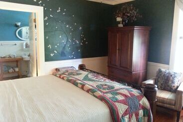 Hunter House Bed And Breakfast