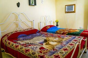 تختخواب و صبحانه Hostal Casa Lorenzo