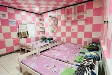 Majatalo Deyo Guest House Room Pink