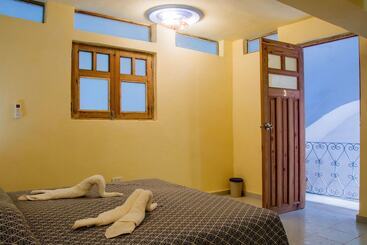 پانسیون Hostal Corona