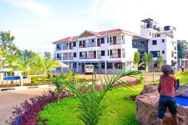 هتل Planet Gardens