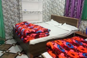 Hotel Sajwan & Restaurant, Phata