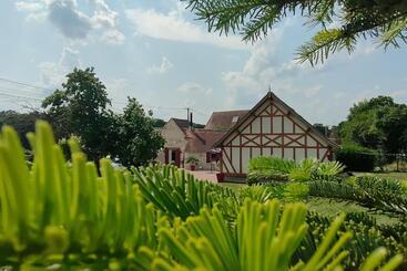 Pensió Les Lys Jolie Suite Parentale Privative Deux Adultes Avec Sdd