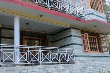 Bed and Breakfast Maa Hidimba S Home