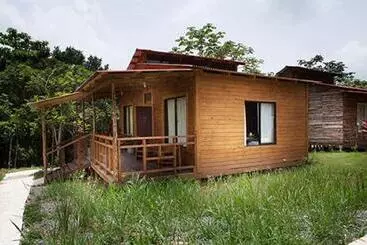 Hotelli Helpa Eco Cabins