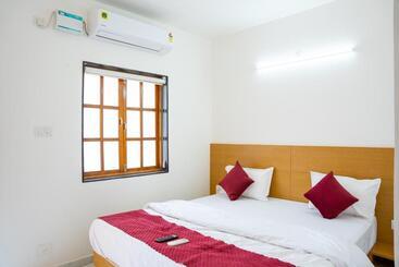 Hotel Pednekar Plaza Inn