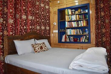 Pensione Wani Spaces