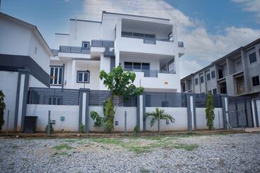 هتل Kyeston Apartment